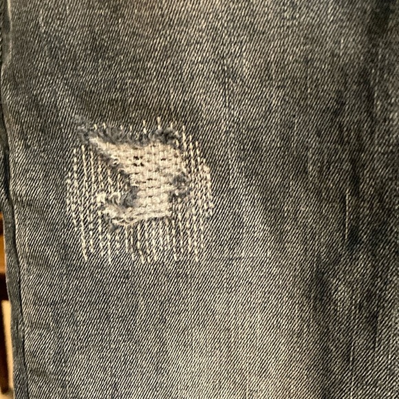 Old Navy Kids karate slim Distressed Jeans with built in flex max. - Picture 8 of 10